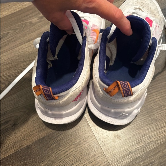 Nike Kids White and Pink Sneakers athletic youth size 7 sports sporty - Picture 8 of 11